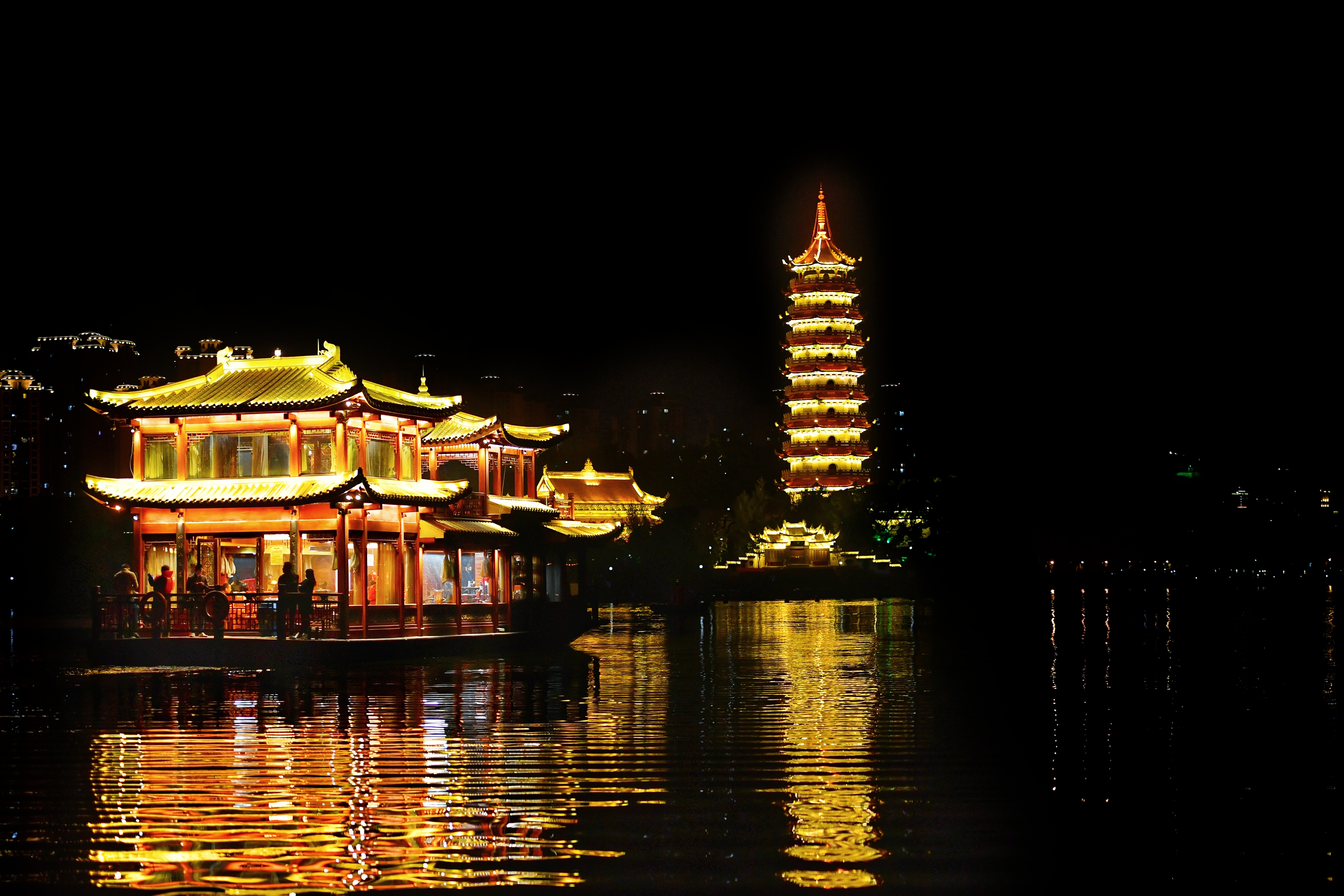 汉丰湖夜游(图1)