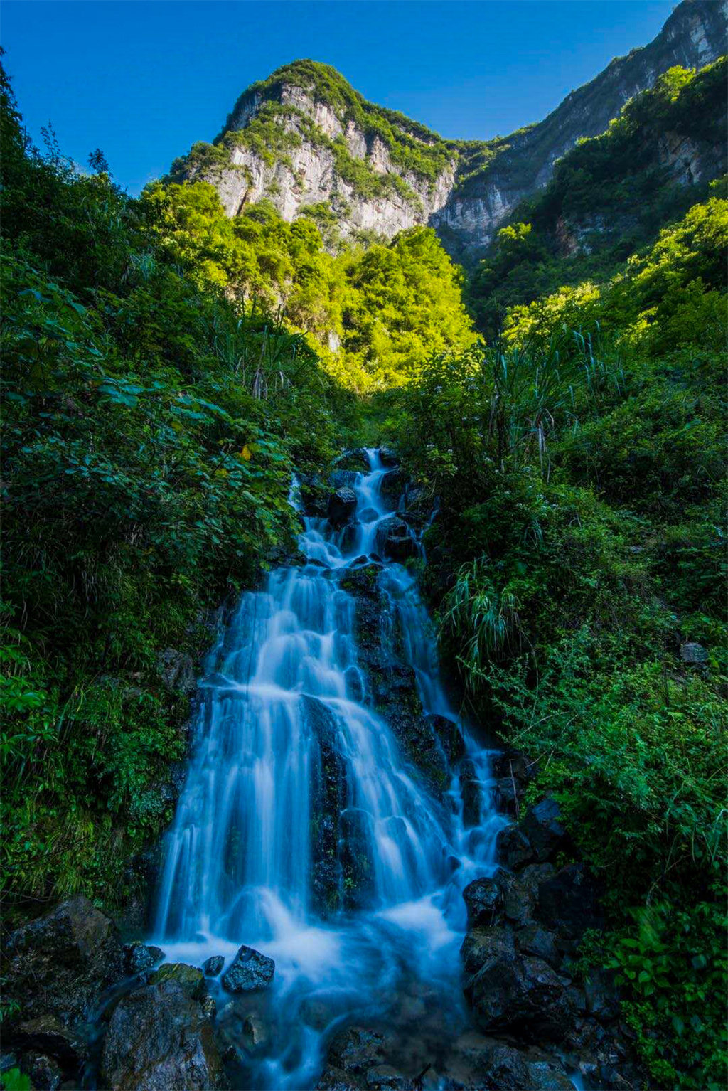 雪宝山十宝天水飞瀑(图1)