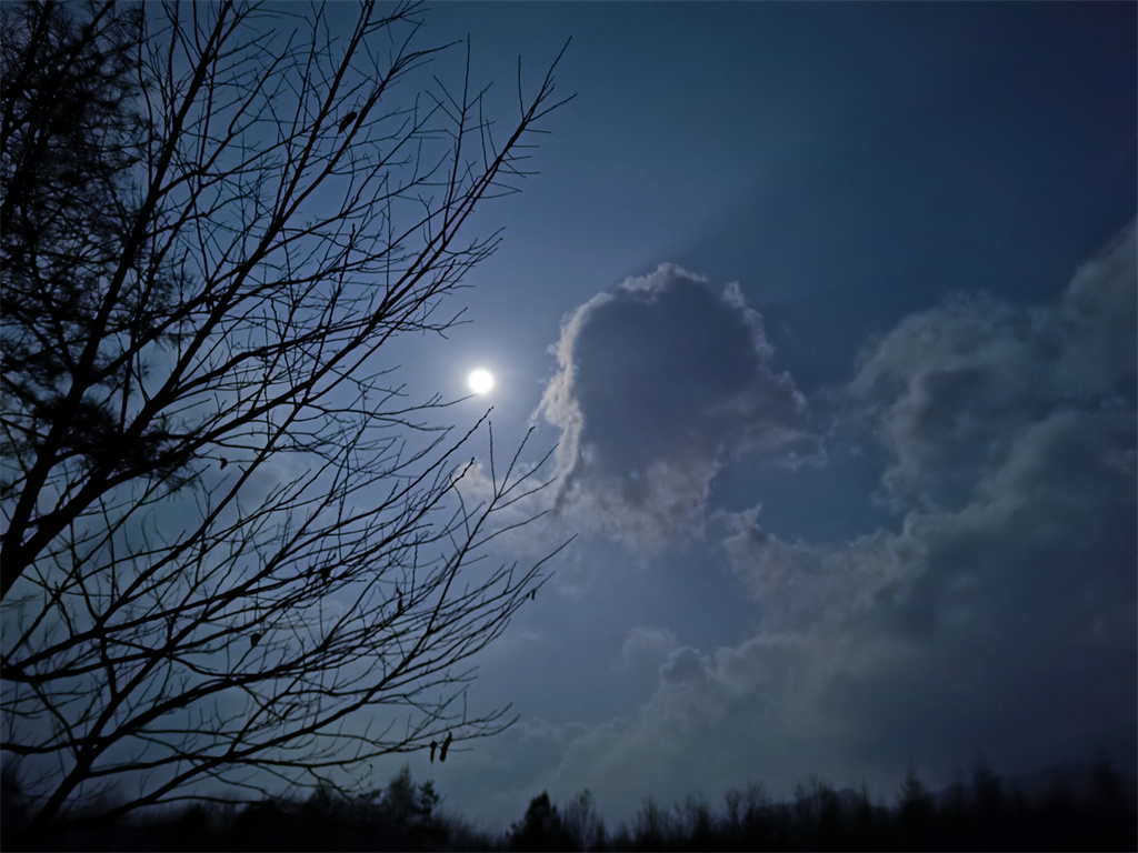 雪宝山十宝之繁星满月(图1)