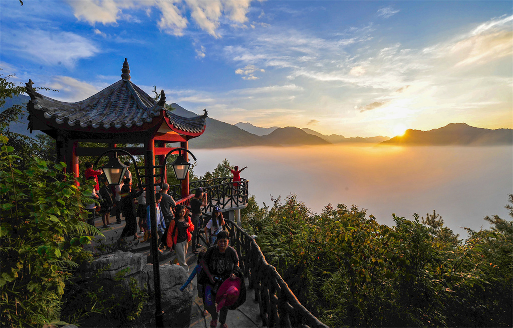 雪宝山十宝之云海日出(图2)