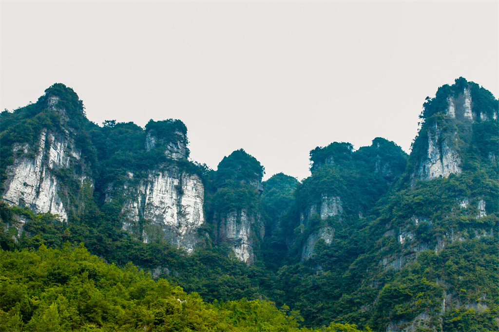 雪宝山十宝之奇石雄峰(图1)