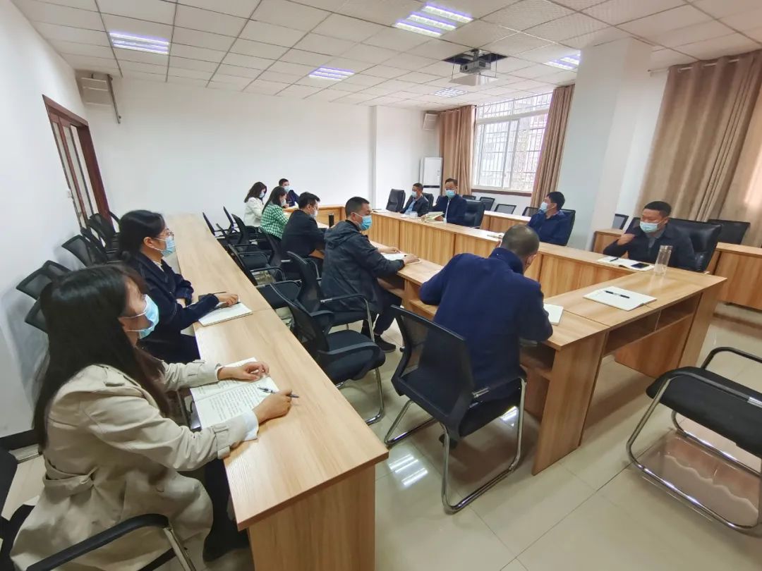 湖山投资集团召开疫情防控工作部署会(图3) 1-221111200516461.jpg