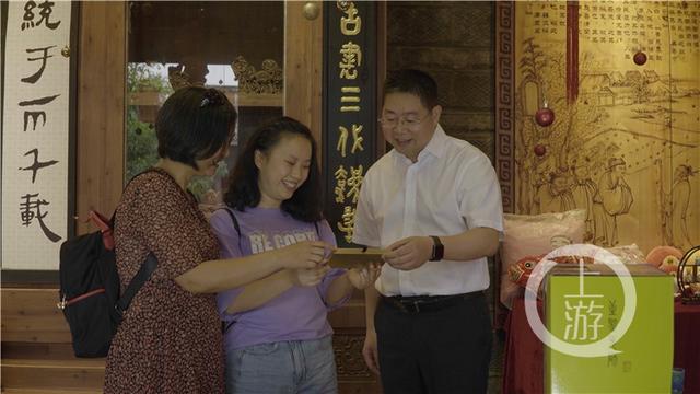 开州打响“双晒”第一枪 区长蒋牧宸在汉丰湖上当导游(图5) 开州打响“双晒”第一枪 区长蒋牧宸在汉丰湖上当导游(图5)